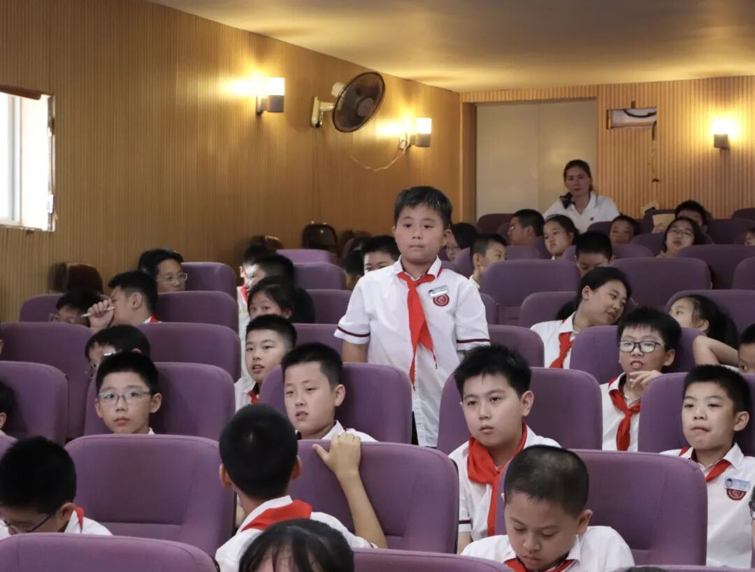 燃爱国情,立强国志!这场讲座座无虚席…… 燃爱国情,立强国志!这场讲座座无虚席……