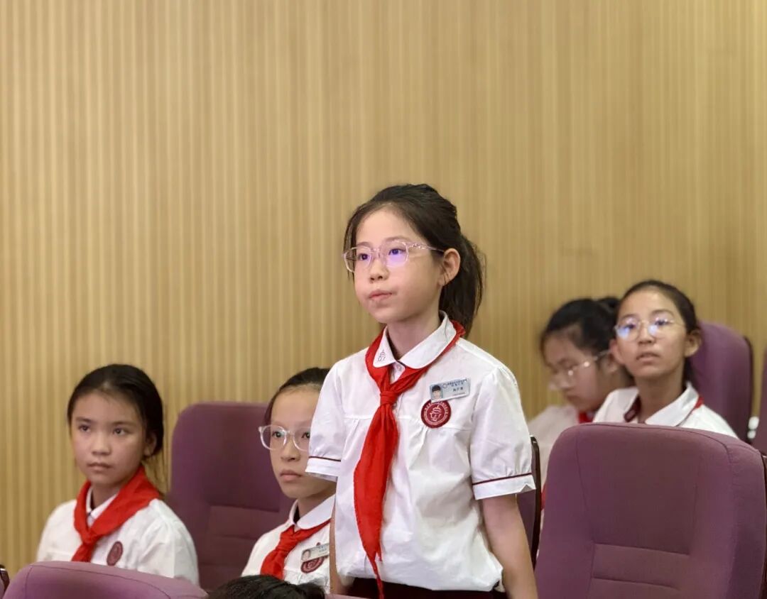 燃爱国情,立强国志!这场讲座座无虚席…… 燃爱国情,立强国志!这场讲座座无虚席……