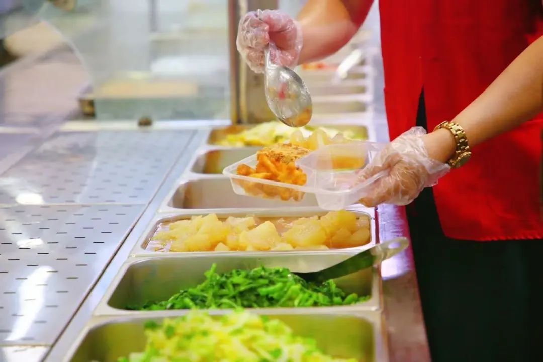 长者食堂直播“开箱”,居民关心的“谜题”有了答案! 长者食堂直播“开箱”,居民关心的“谜题”有了答案!