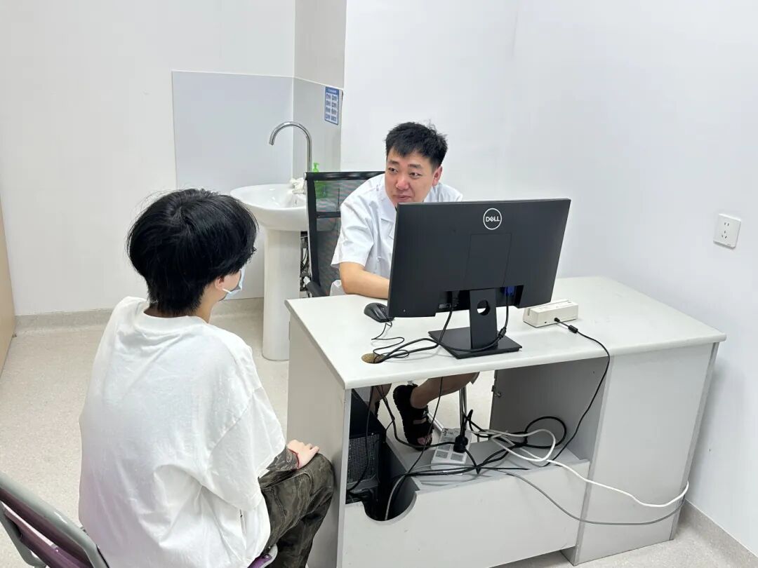 孩子emo、厌学怎么办?这家医院新添心理诊室,专家来支招→ 孩子emo、厌学怎么办?这家医院新添心理诊室,专家来支招→