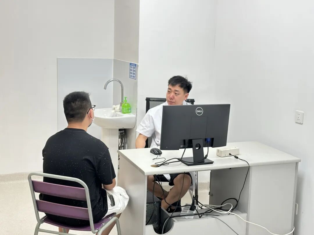 孩子emo、厌学怎么办?这家医院新添心理诊室,专家来支招→ 孩子emo、厌学怎么办?这家医院新添心理诊室,专家来支招→