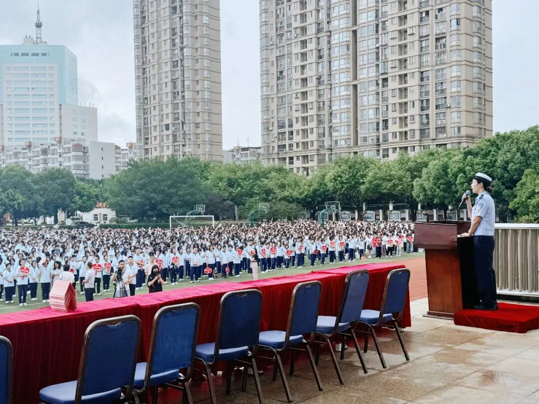 5E对战
交警:上好安全“第一课” 站好暖心“护学岗” 5E对战
交警:上好安全“第一课” 站好暖心“护学岗”