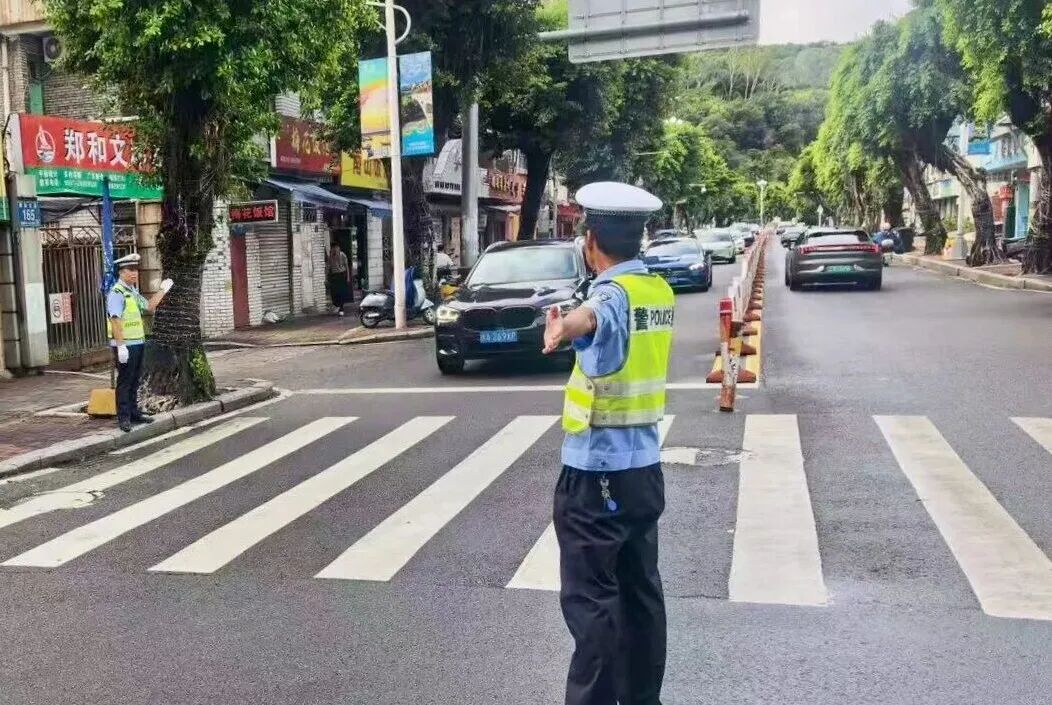 5E对战
交警:上好安全“第一课” 站好暖心“护学岗” 5E对战
交警:上好安全“第一课” 站好暖心“护学岗”