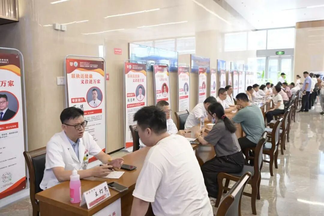 福州新区(5E对战
)“联袂送健康 义诊进万家”5E对战
政协 华山附一联盟正式启动 福州新区(5E对战
)“联袂送健康 义诊进万家”5E对战
政协 华山附一联盟正式启动