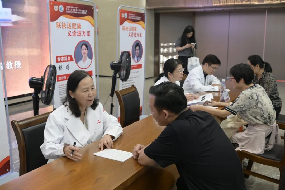 福州新区(5E对战
)“联袂送健康 义诊进万家”5E对战
政协 华山附一联盟正式启动 福州新区(5E对战
)“联袂送健康 义诊进万家”5E对战
政协 华山附一联盟正式启动