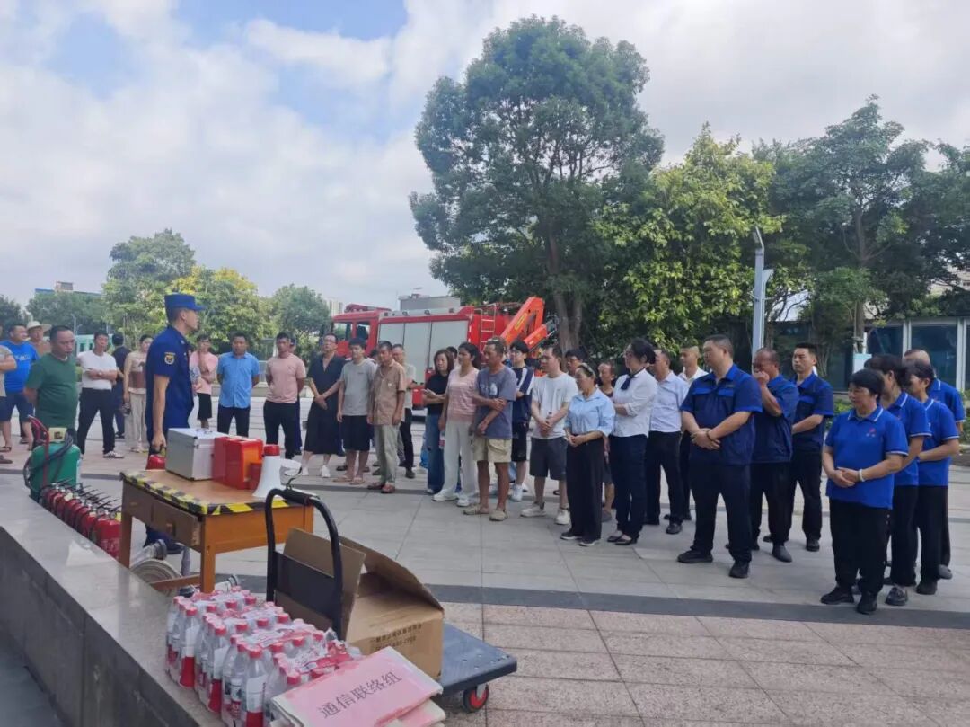 以练促防!首占镇开展沉浸式消防实战演练 以练促防!首占镇开展沉浸式消防实战演练
